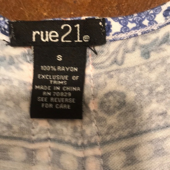 Rue 21 Razorback Tank - Picture 3 of 3